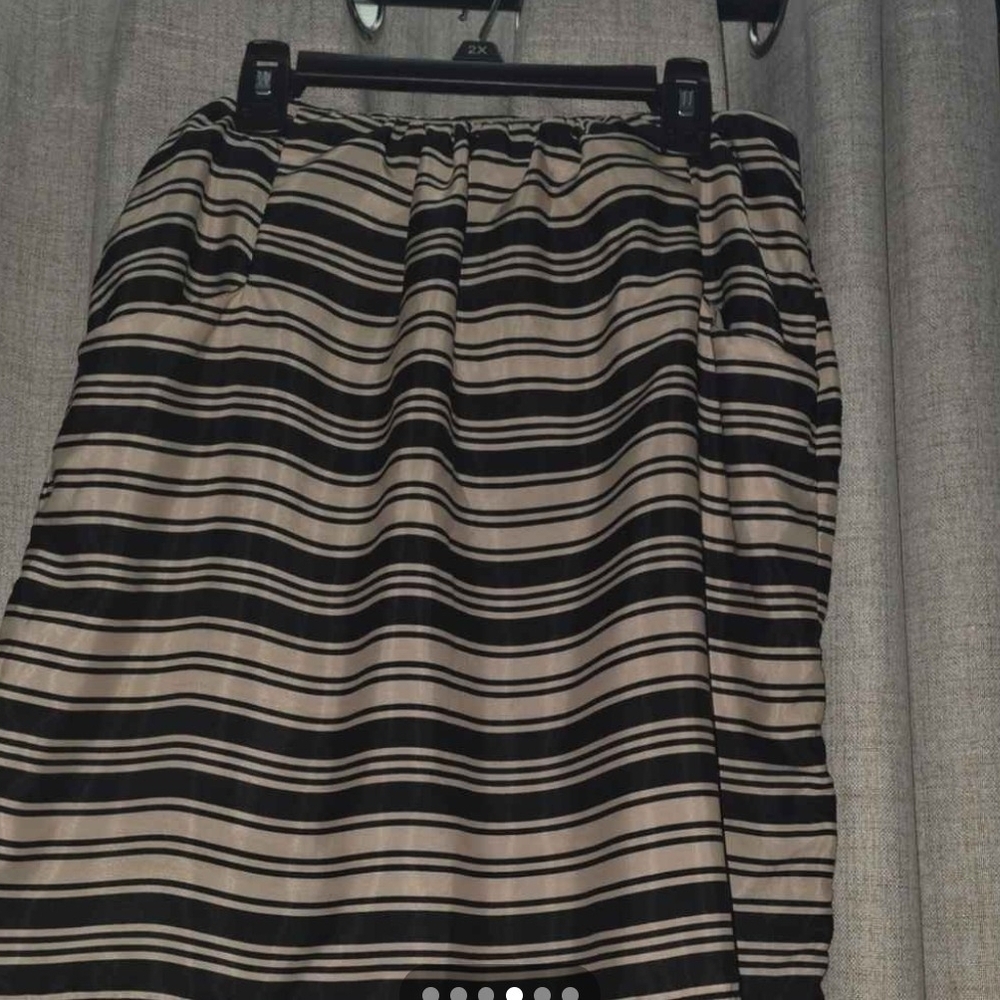 Emmelee Size L Skirt